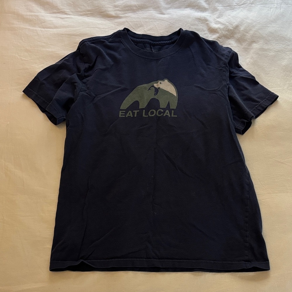 Patagonia Organic Cotton “Eat Local” Bear + Fish Tee Shirt “Live Simply” series